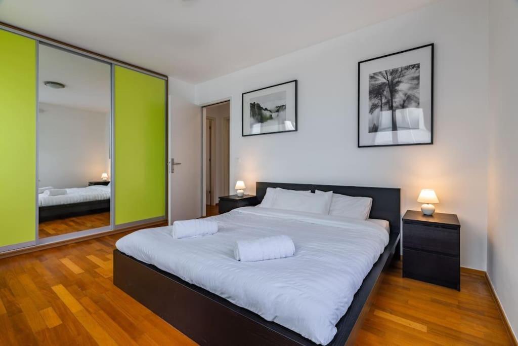 Apartment Modern Spacious Flat With A Terrace And A Parking Prag